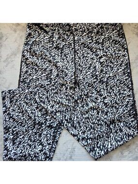 Nike Pronto Essential Running Crop Tights Black & White Womens Sz M (26-0149)